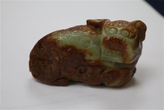 A Chinese greenish yellow and russet jade figure of a Buddhist lion, 17th/18th century 8cm.